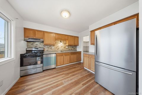 Photo of 19 Red Barn Lane, Middletown, NY 10940 (MLS # 967228)