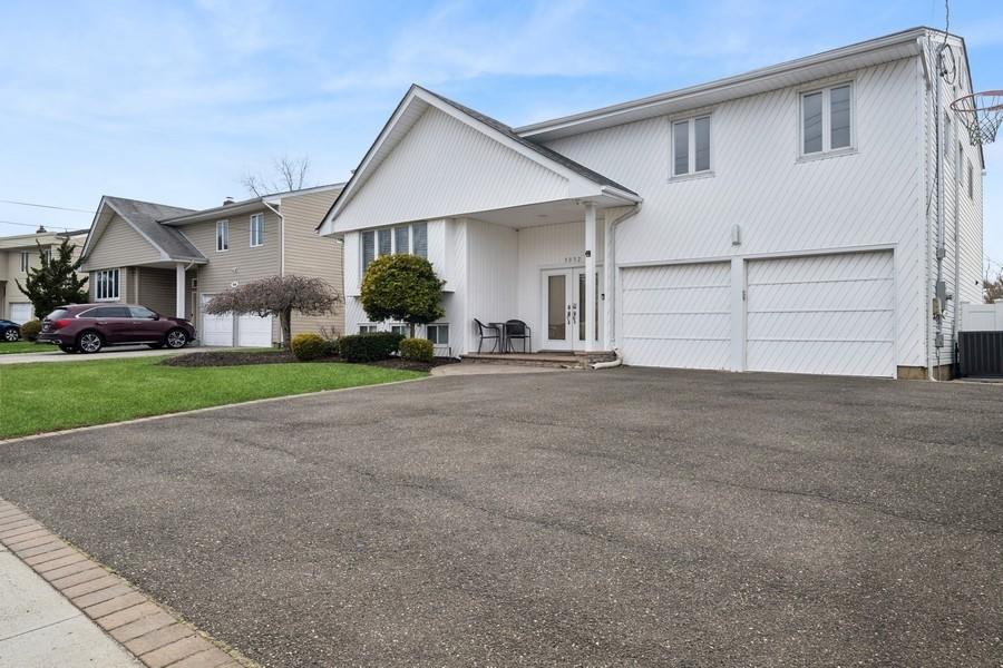3032 Hewlett Avenue, Merrick, New York image 4