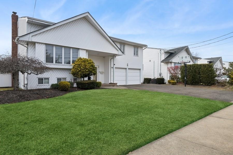 3032 Hewlett Avenue, Merrick, New York image 2