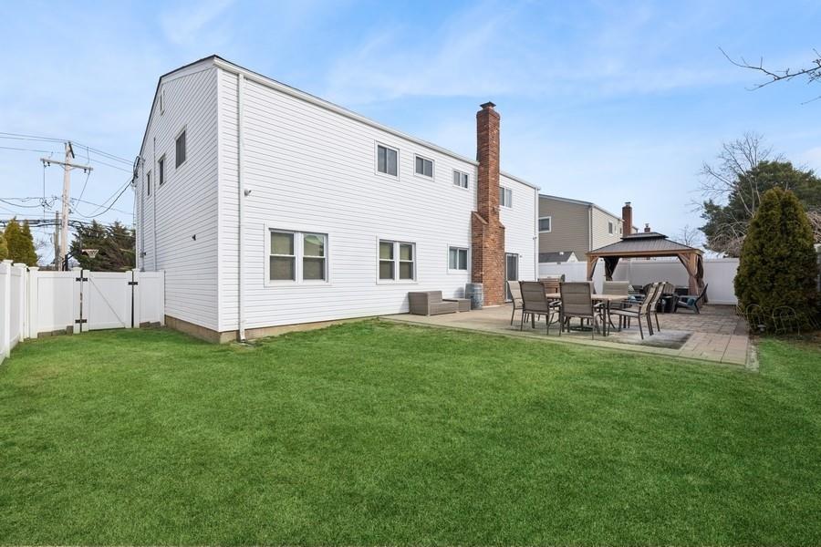 3032 Hewlett Avenue, Merrick, New York image 36