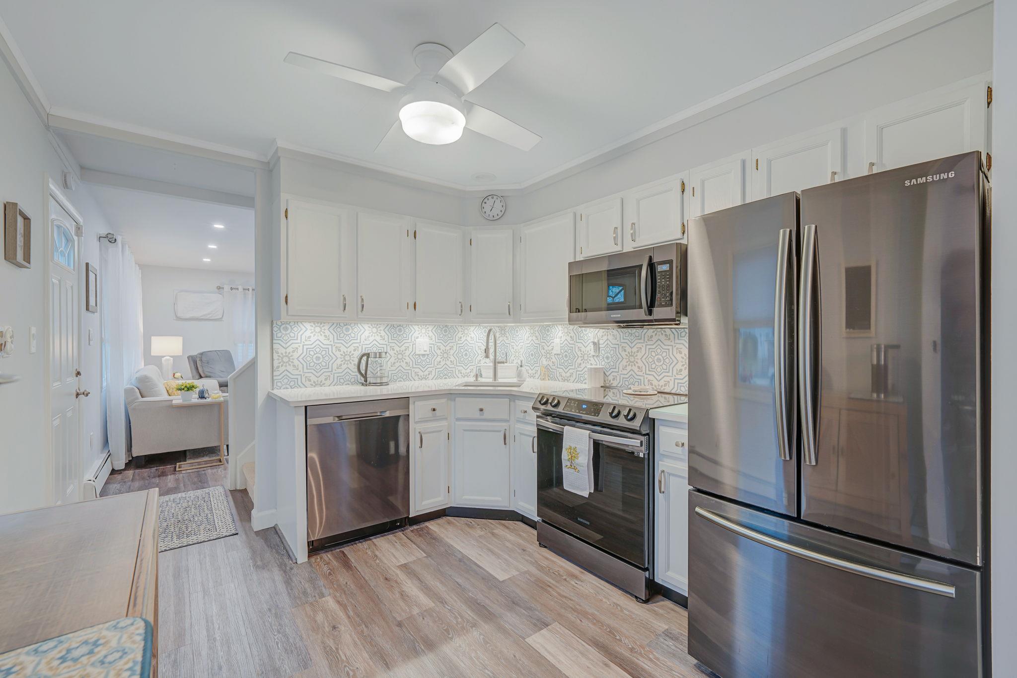 20 Harbor Lane, Levittown, New York image 6