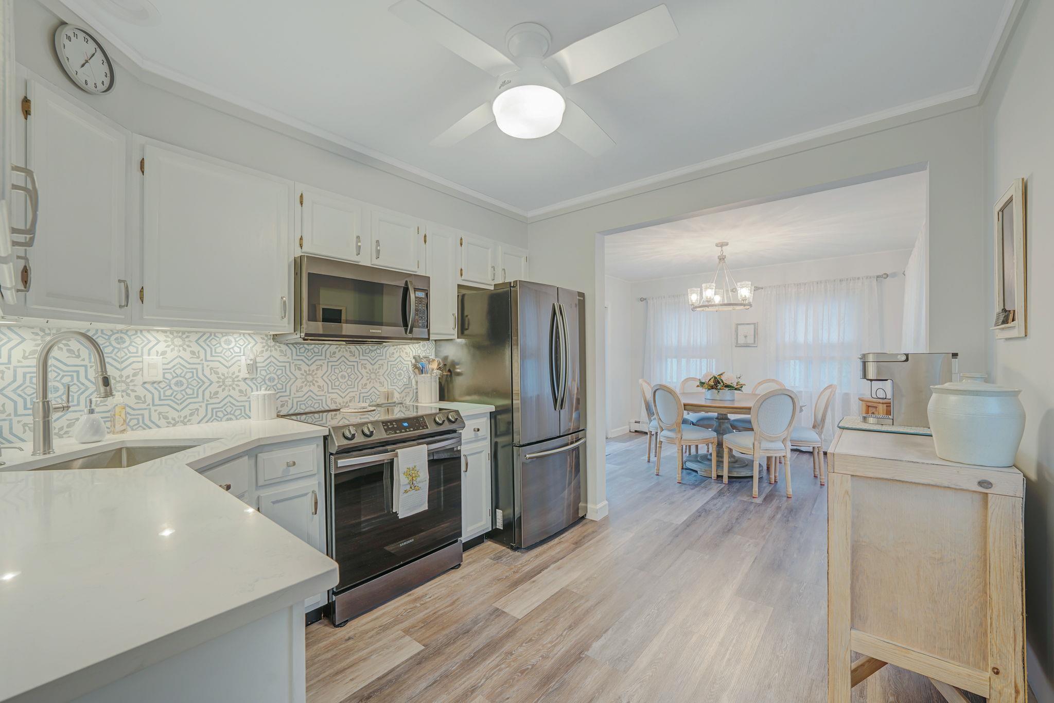 20 Harbor Lane, Levittown, New York image 4
