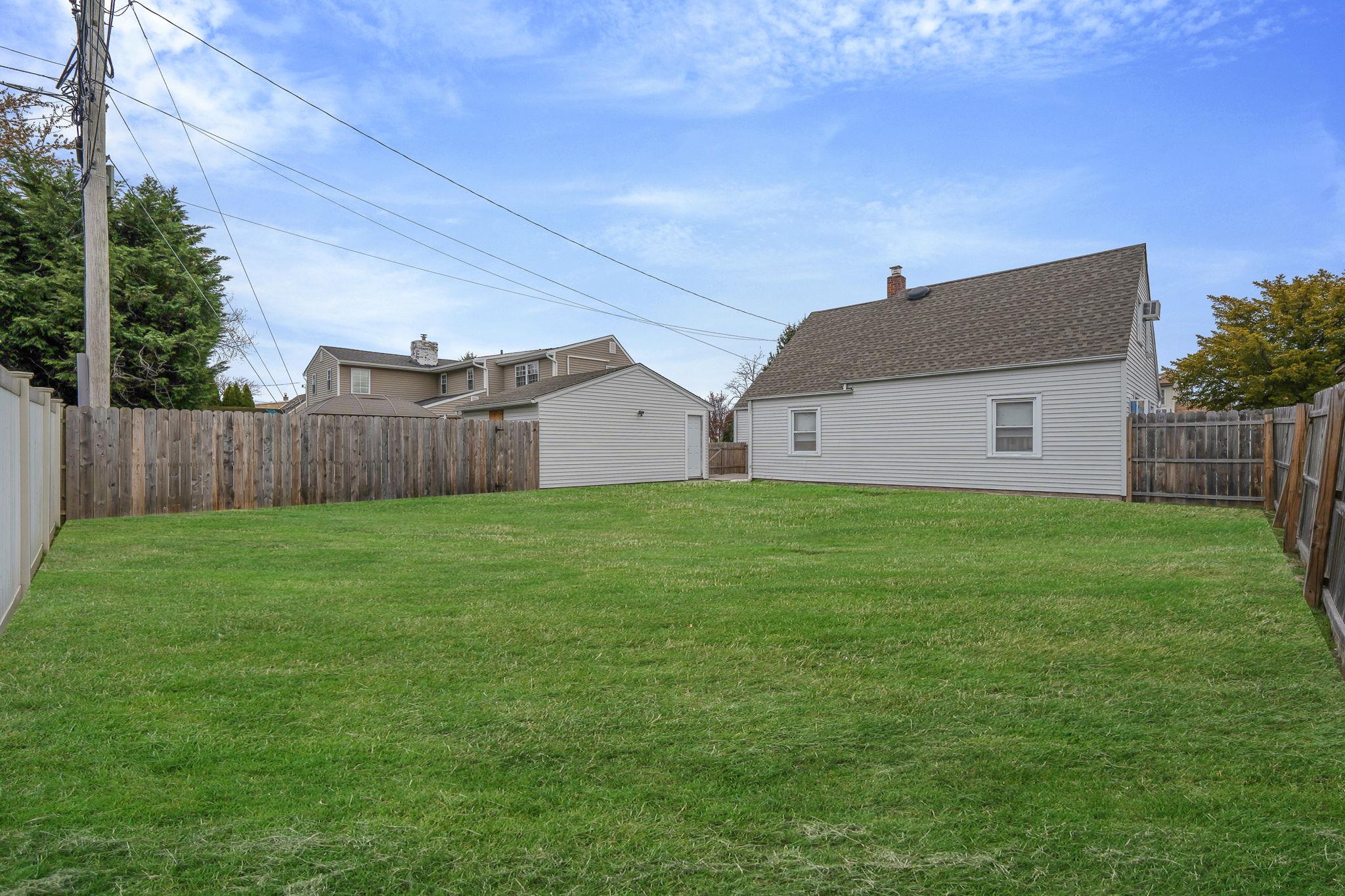 20 Harbor Lane, Levittown, New York image 25