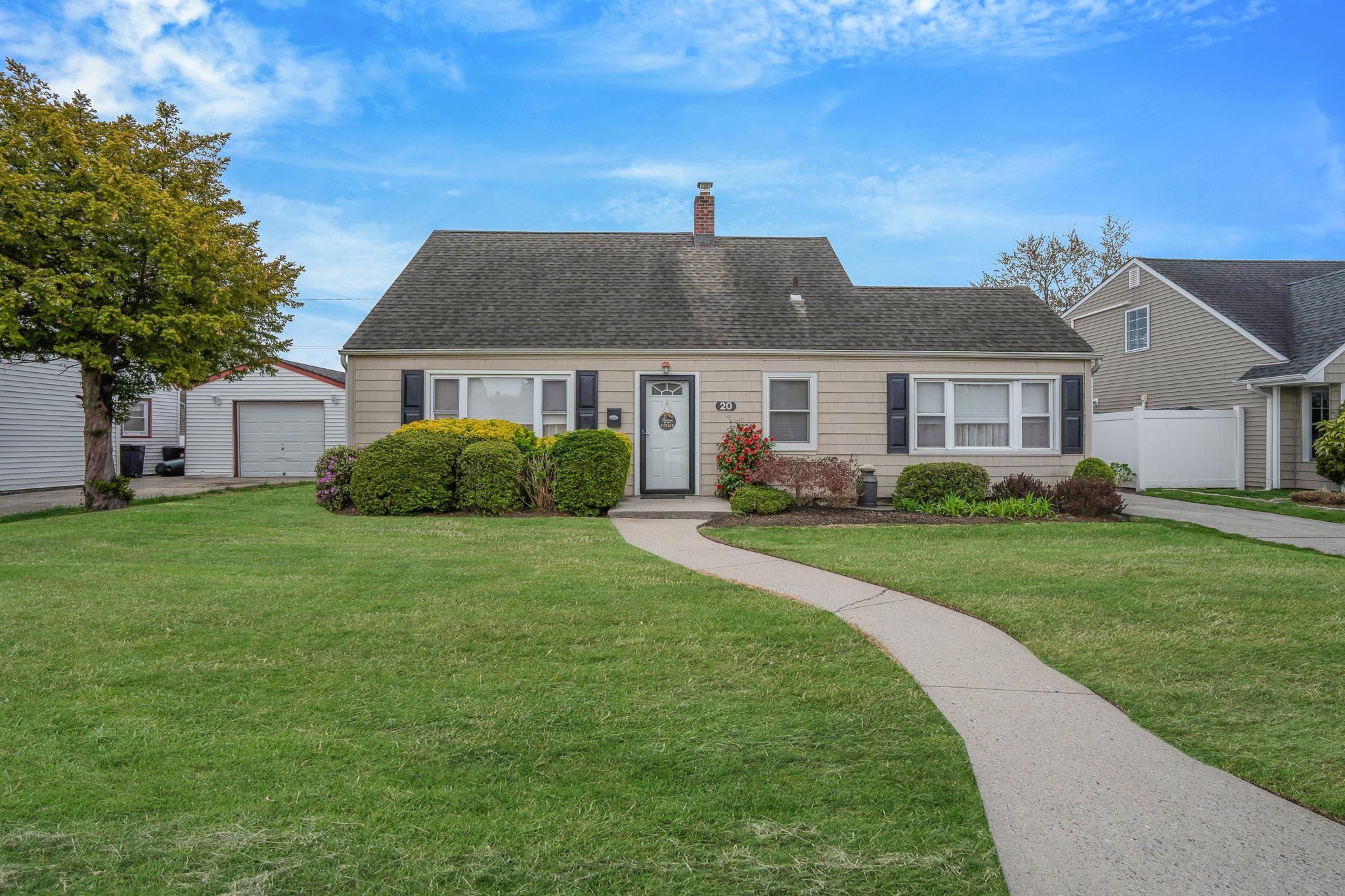 20 Harbor Lane, Levittown, New York image 1