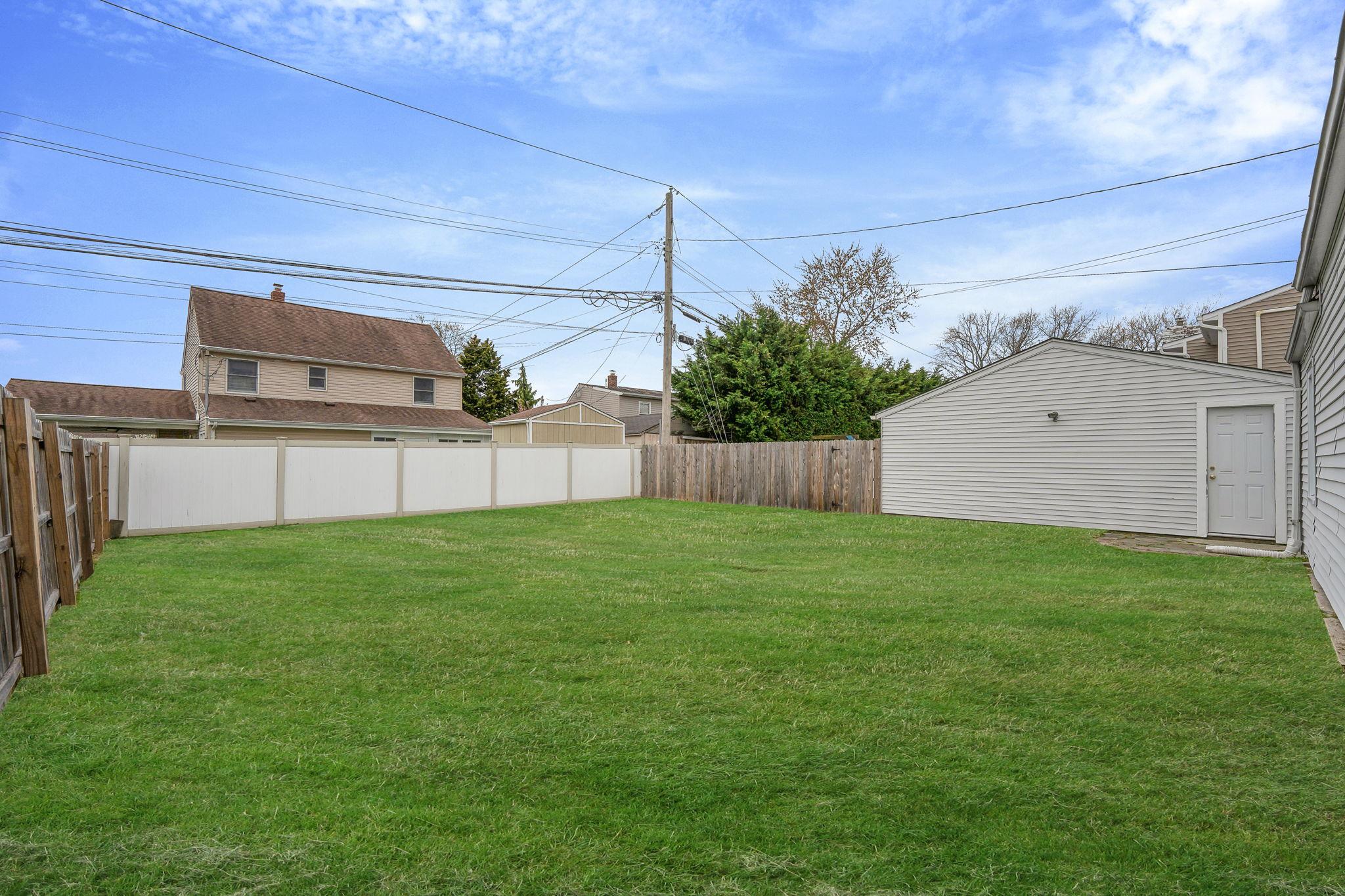 20 Harbor Lane, Levittown, New York image 23