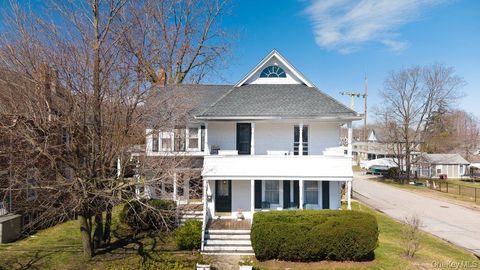 Homes For Sale - 15 Bayside Avenue<br/> Oyster Bay, NY 11771