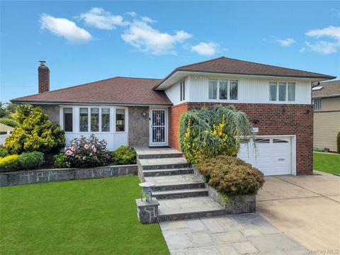 Photo of 690 Edgewood Drive, Westbury, NY 11590 (MLS # 900892)