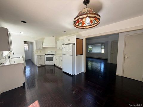 Homes For Rent - 82 Upton Drive<br/> Suffolk County, Sound Beach, NY 11789