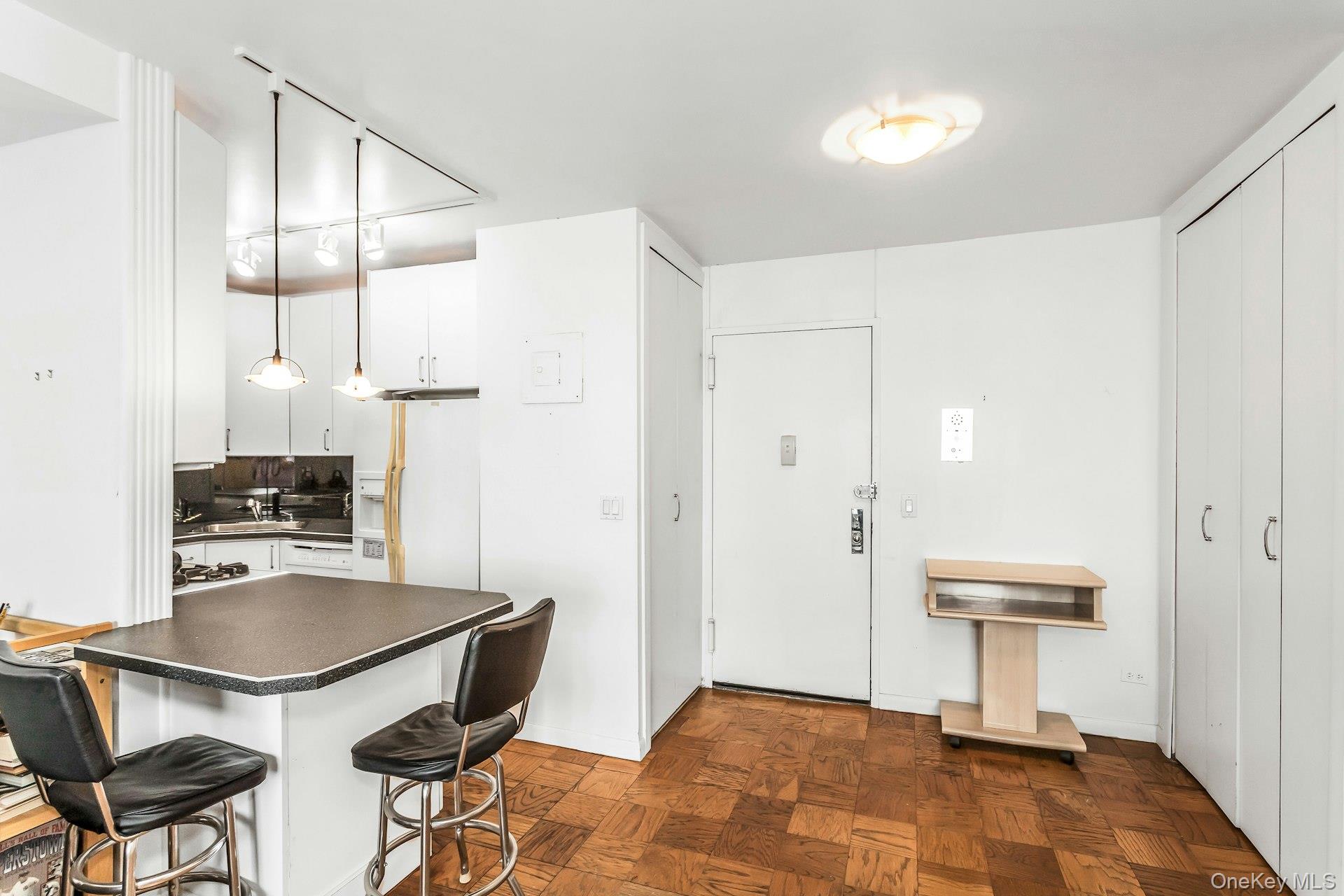 269-10 Grand Central Parkway 27T