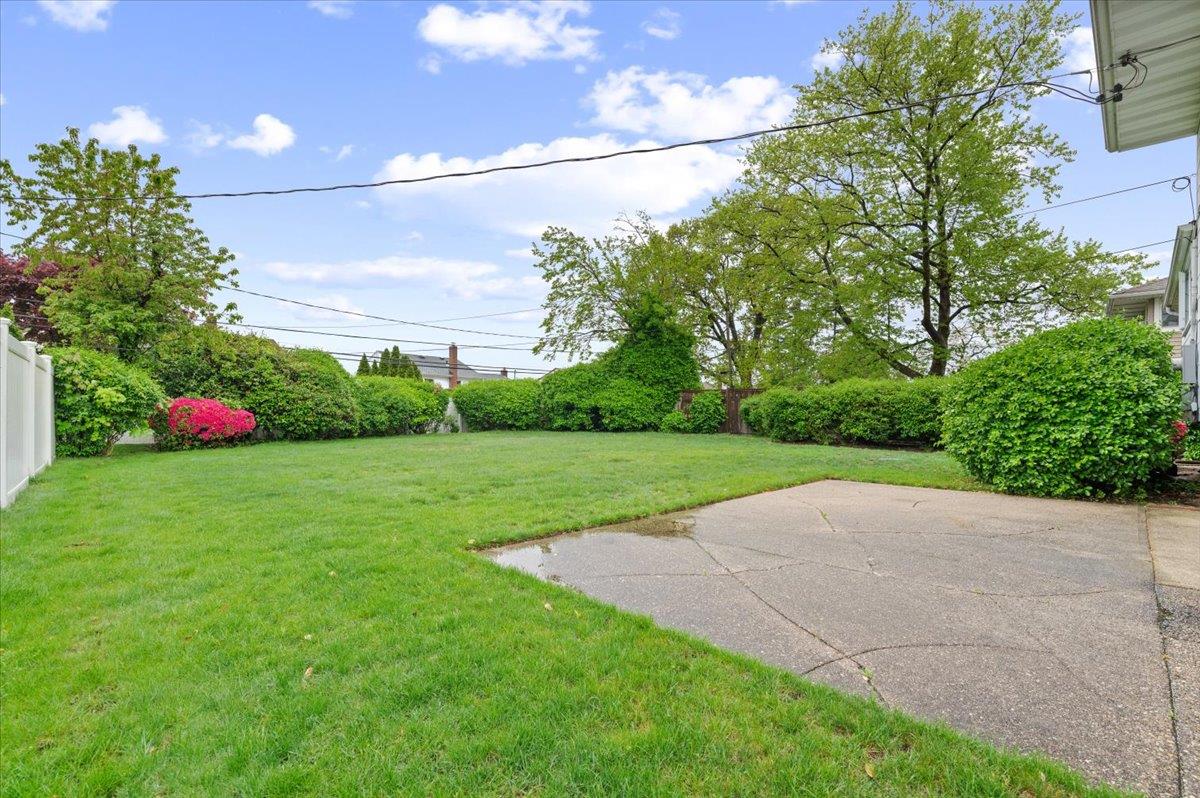 16 Bradley Street, Plainview, New York image 19