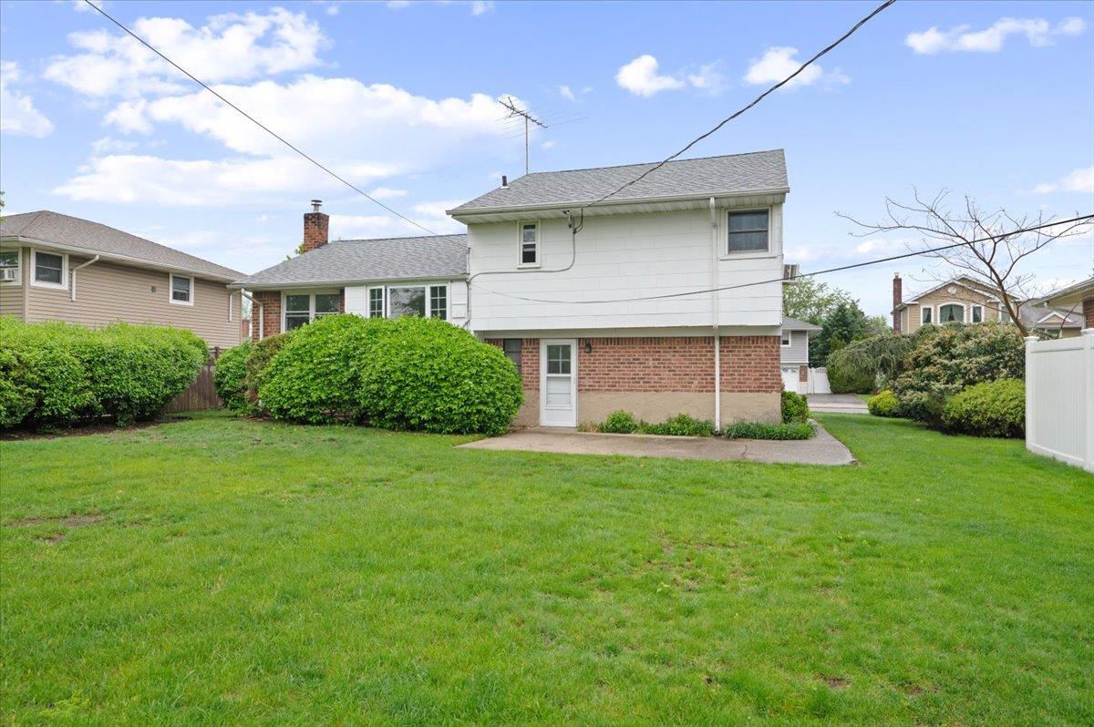 16 Bradley Street, Plainview, New York image 20
