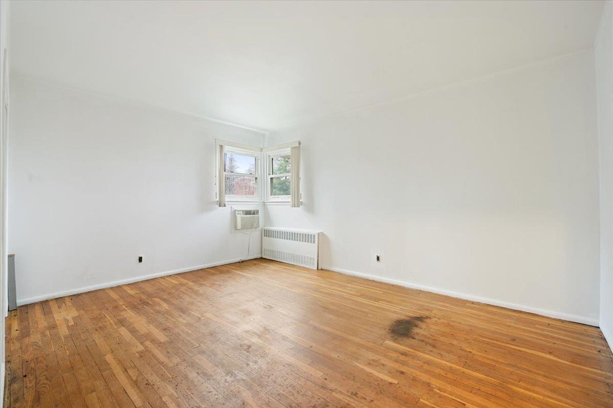 16 Bradley Street, Plainview, New York image 13