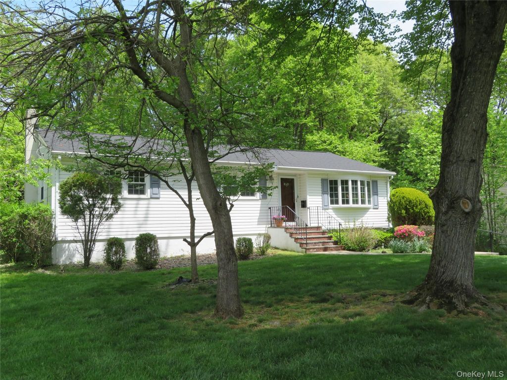 Photo of 16 Oak Road, New City, NY 10956 (MLS # 999027)
