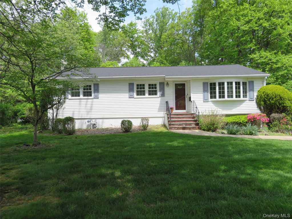 Photo of 16 Oak Road, New City, NY 10956 (MLS # 999027)