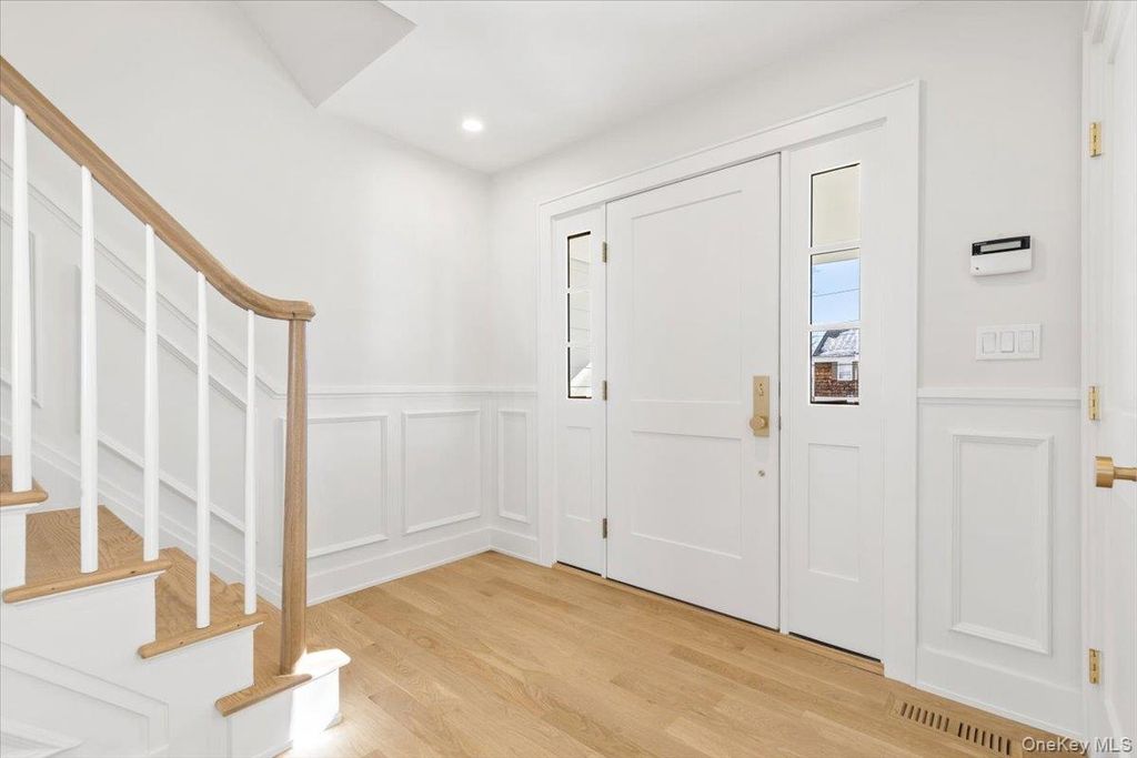 Photo of 1 Ellen Court, Rye, NY 10580 (MLS # 957313)