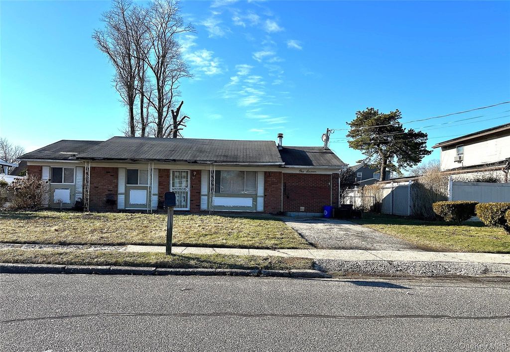 Photo of 116 Madison Avenue, Amityville, NY 11701 (MLS # 978469)