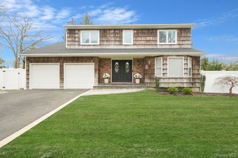 Homes For Sale - 6 Crusader Lane<br/> Suffolk County, Nesconset, NY 11767