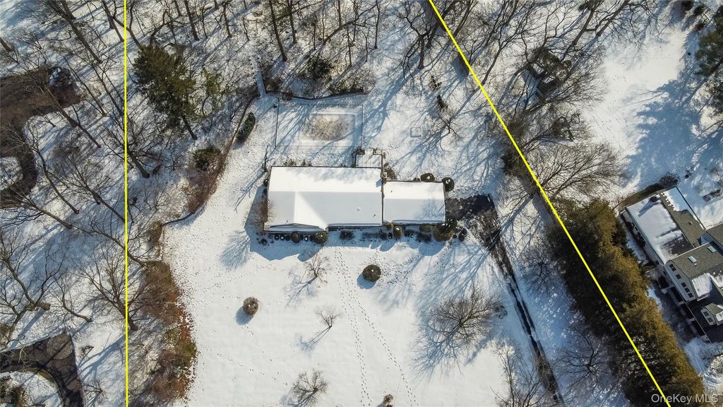 Photo of 22 Wenwood Drive, Glen Head, NY 11545 (MLS # 961752)