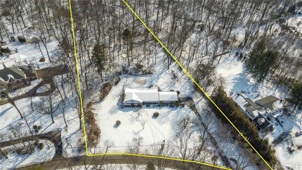 Photo of 22 Wenwood Drive, Glen Head, NY 11545 (MLS # 961752)