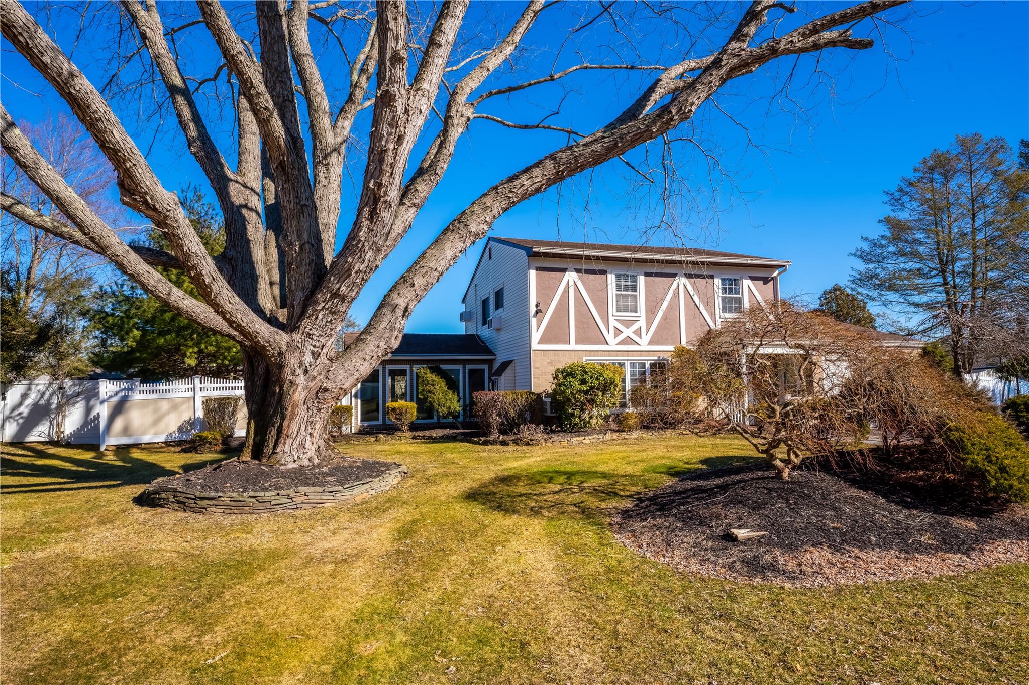 36 Orleans Green, Coram, New York image 2
