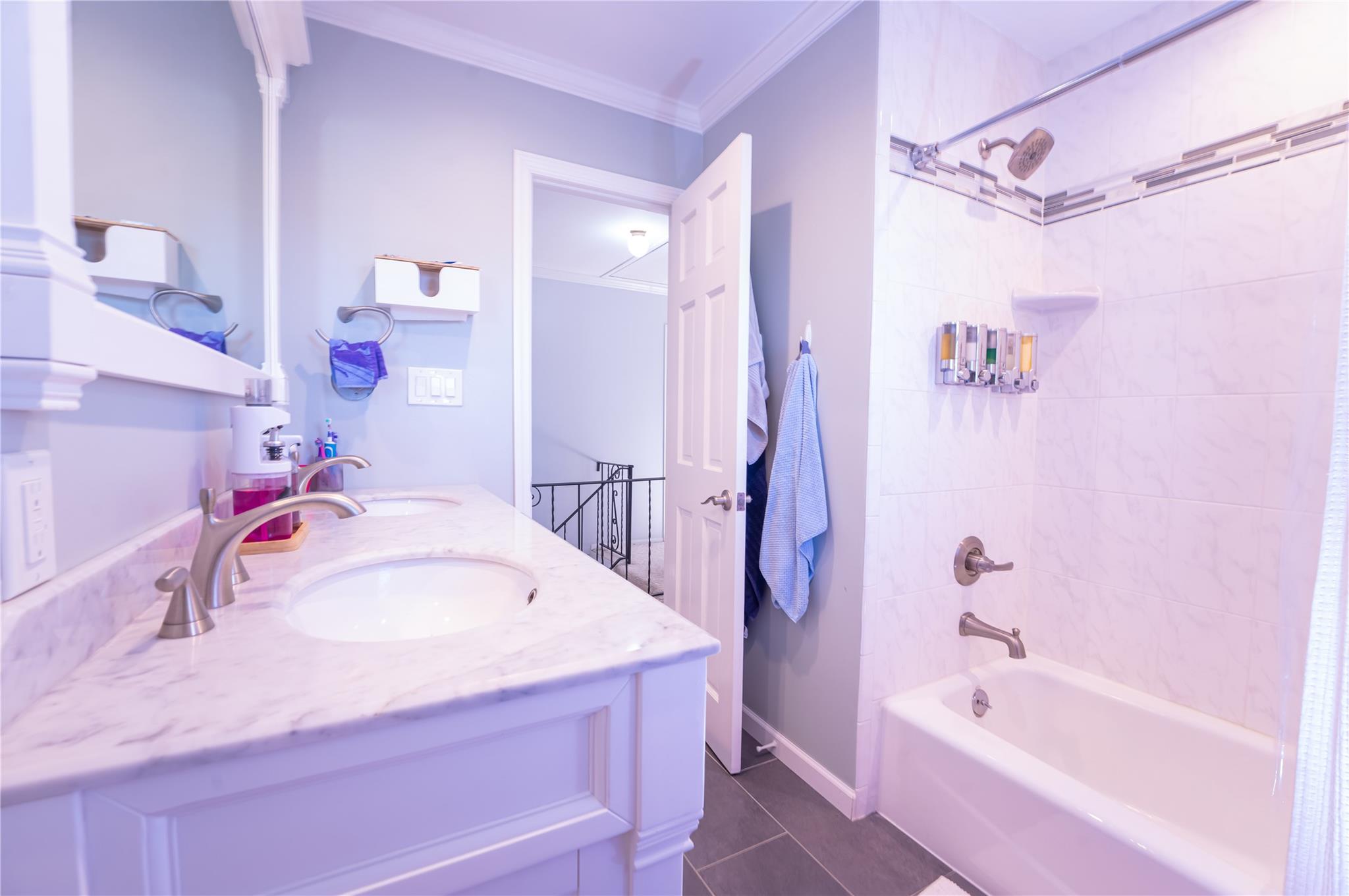 36 Orleans Green, Coram, New York image 18