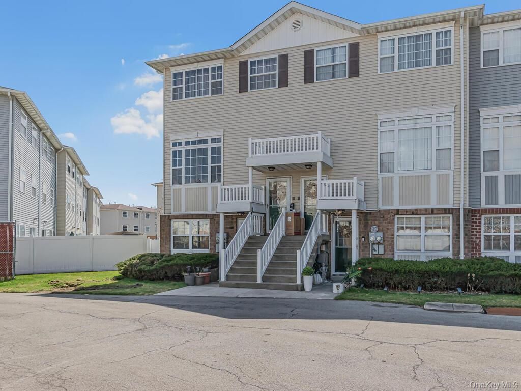 Photo of 85 Admiral Court #87, Bronx, NY 10473 (MLS # 982819)