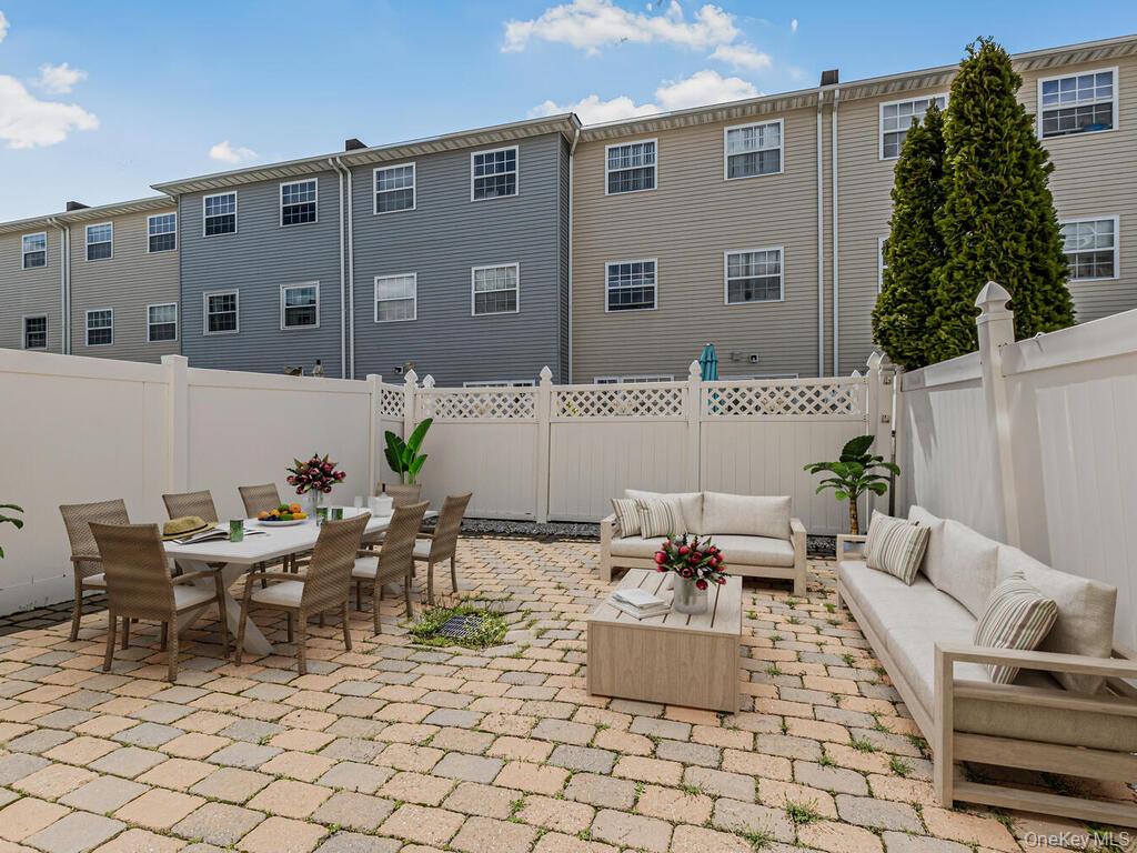 85 Admiral Court 87