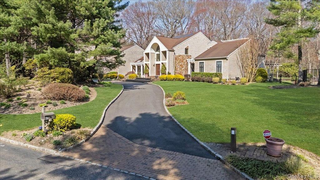 Photo of 45 Coves Run, Syosset, NY 11791 (MLS # 988558)