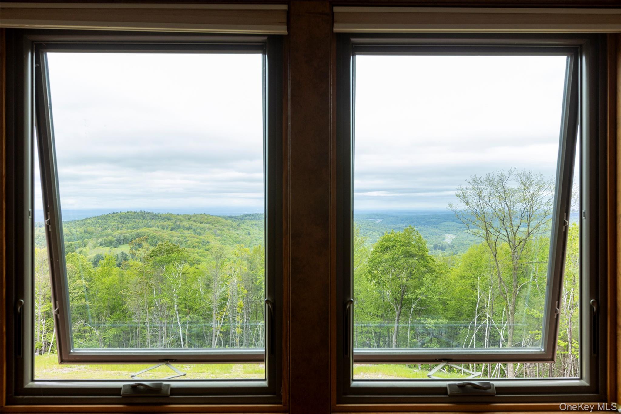 East Chatham, New York 12060, United States, 3 Bedrooms Bedrooms, ,3 BathroomsBathrooms,Residential,Active,135401