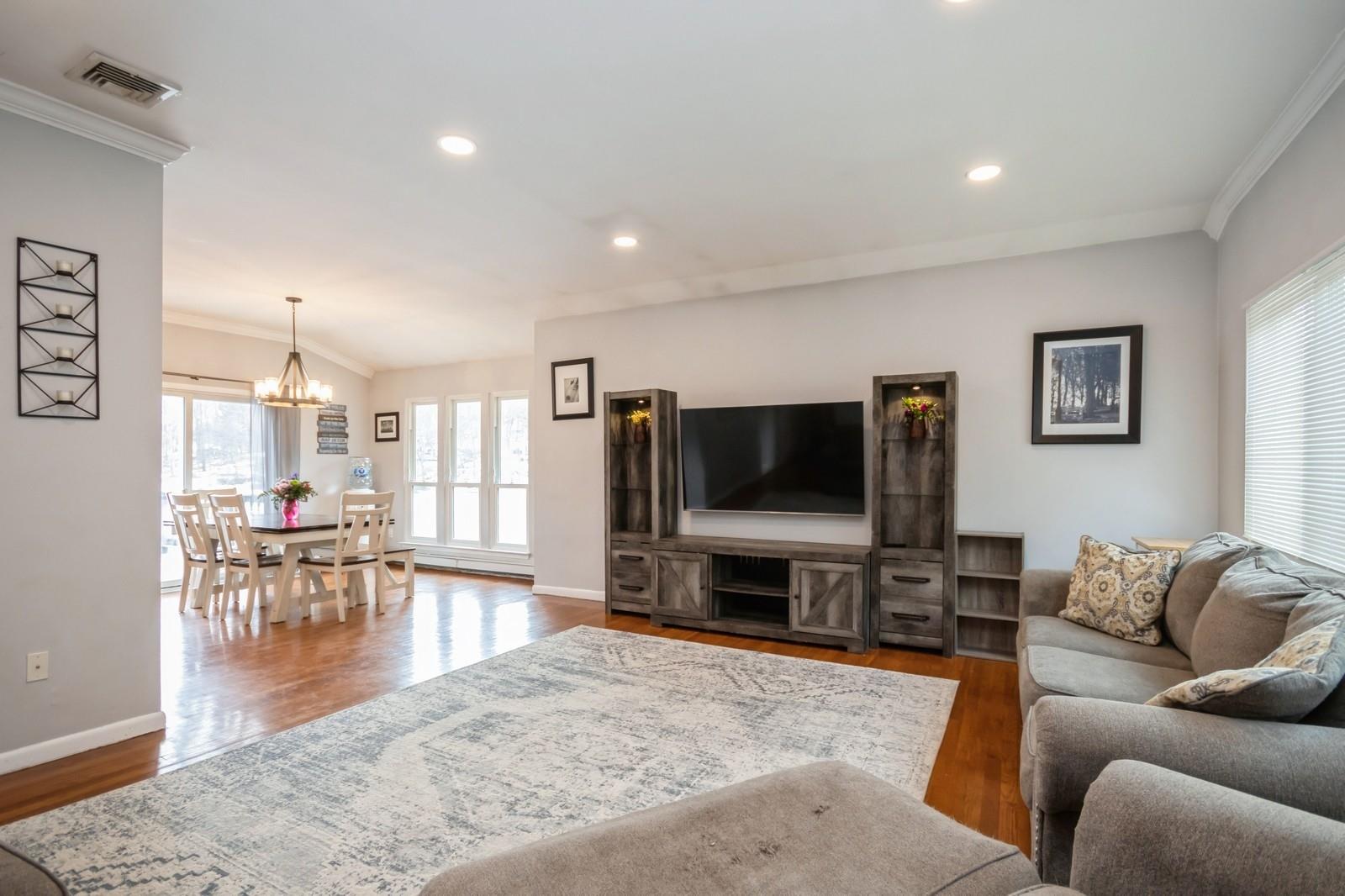 56 Ruth Road, Cortlandt Manor, New York image 2