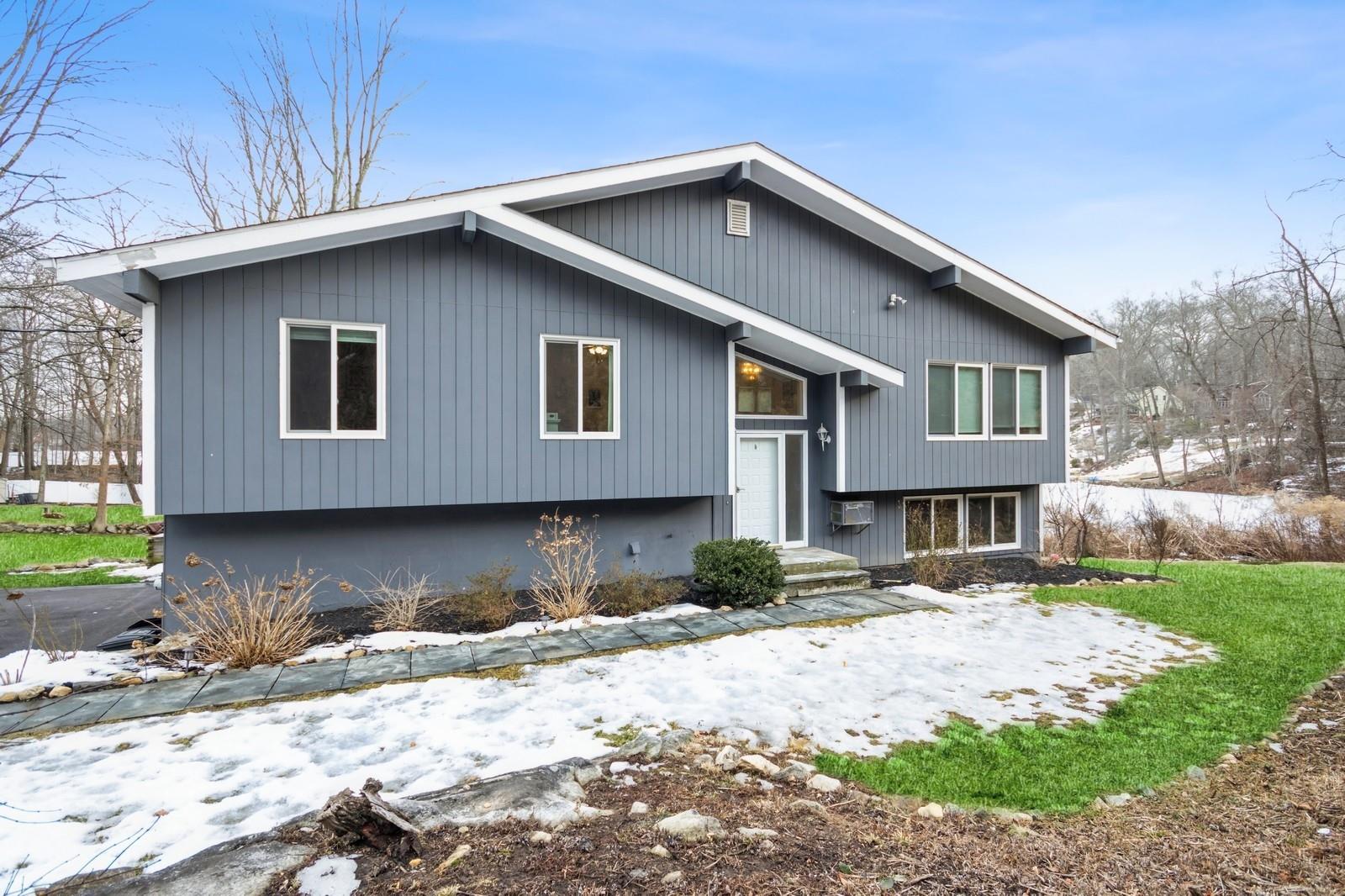 56 Ruth Road, Cortlandt Manor, New York image 1