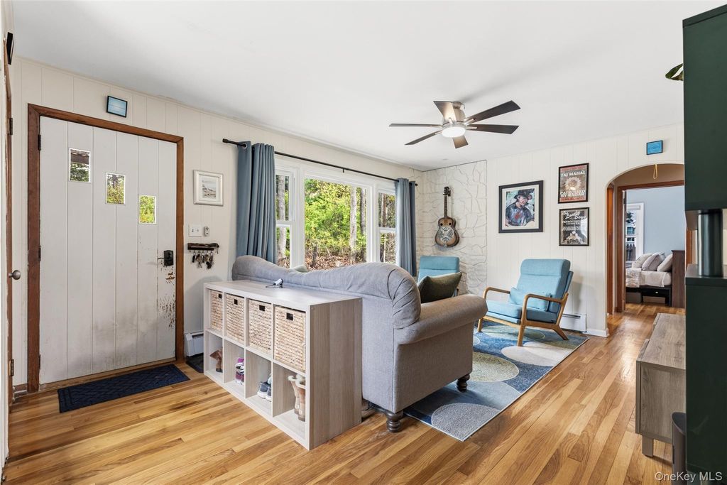 Photo of 198A Locust Avenue, Cortlandt Manor, NY 10567 (MLS # 984889)