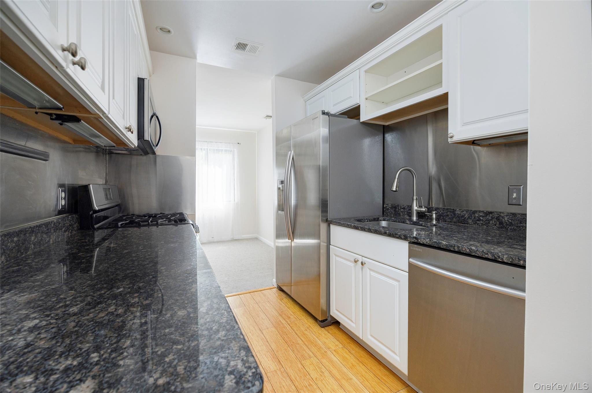 Poughkeepsie, New York 12603, United States, 2 Bedrooms Bedrooms, ,1 BathroomBathrooms,Residential,Active,198381