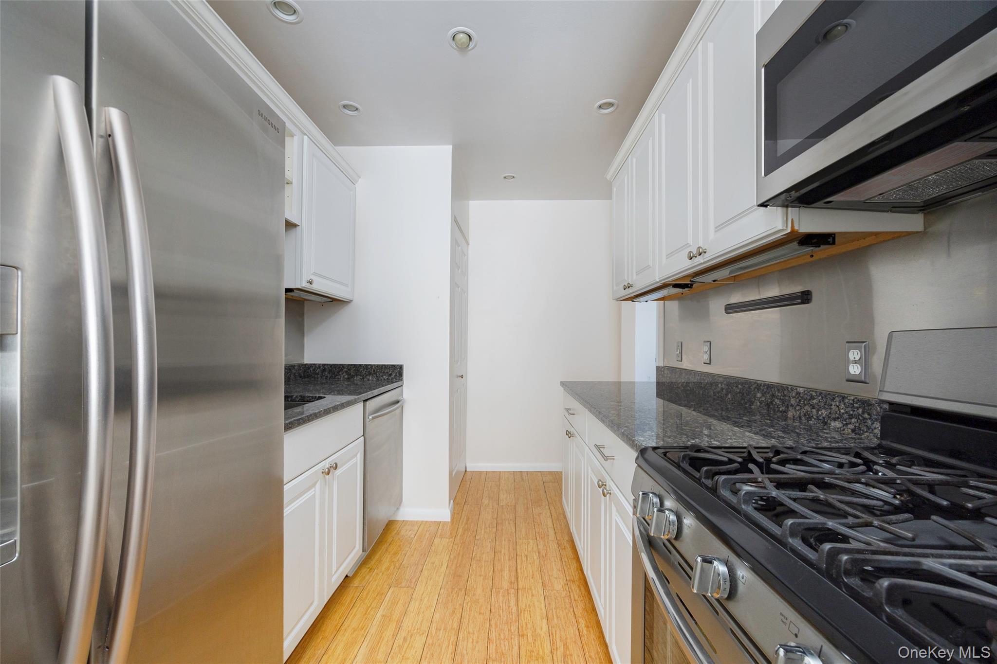 Poughkeepsie, New York 12603, United States, 2 Bedrooms Bedrooms, ,1 BathroomBathrooms,Residential,Active,198381