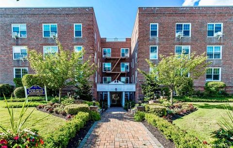 Photo of 194 Smith Street #3E, Freeport, NY 11520 (MLS # 967491)