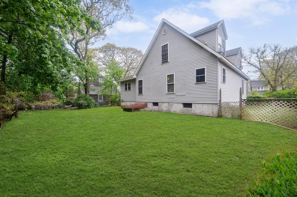 77 Woodhull Avenue