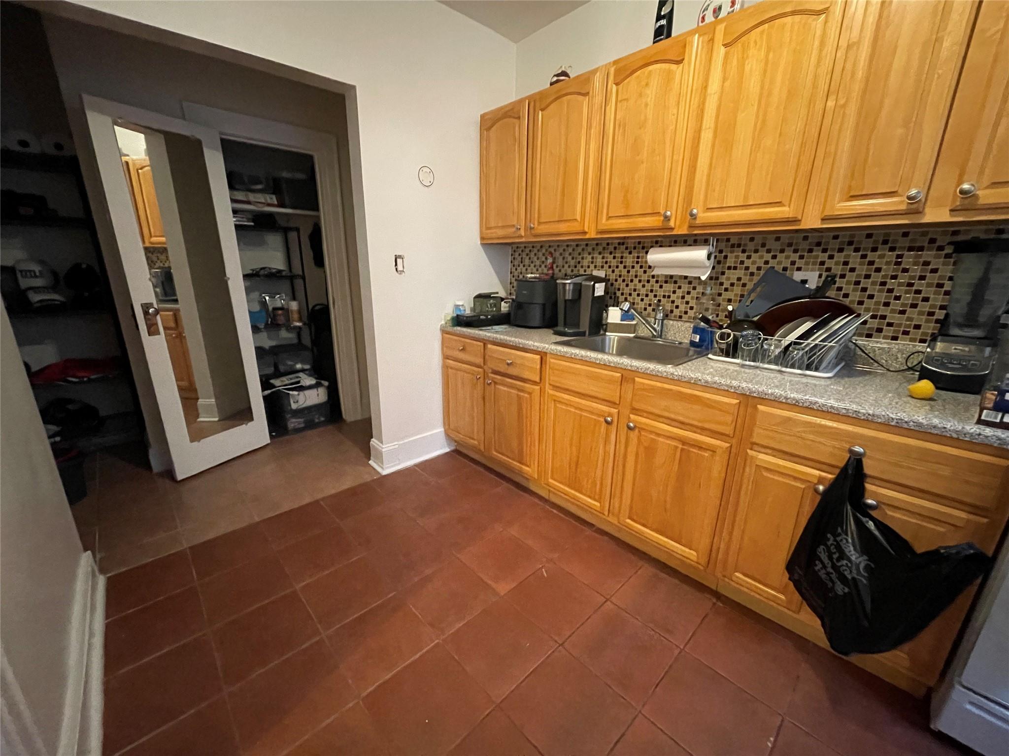 69th Street 2, Glendale, Queens, NY - 2 Bedrooms  
1 Bathrooms  
5 Rooms - 