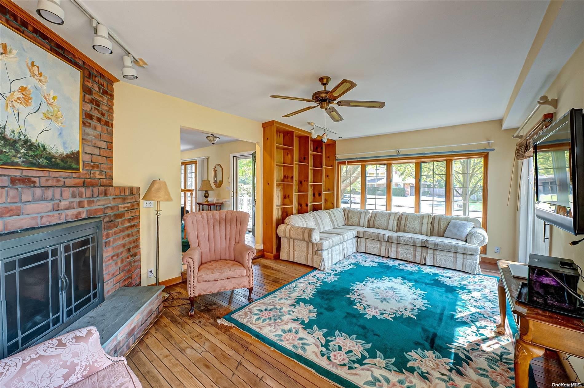 4 Greg Lane, East Northport, New York image 8