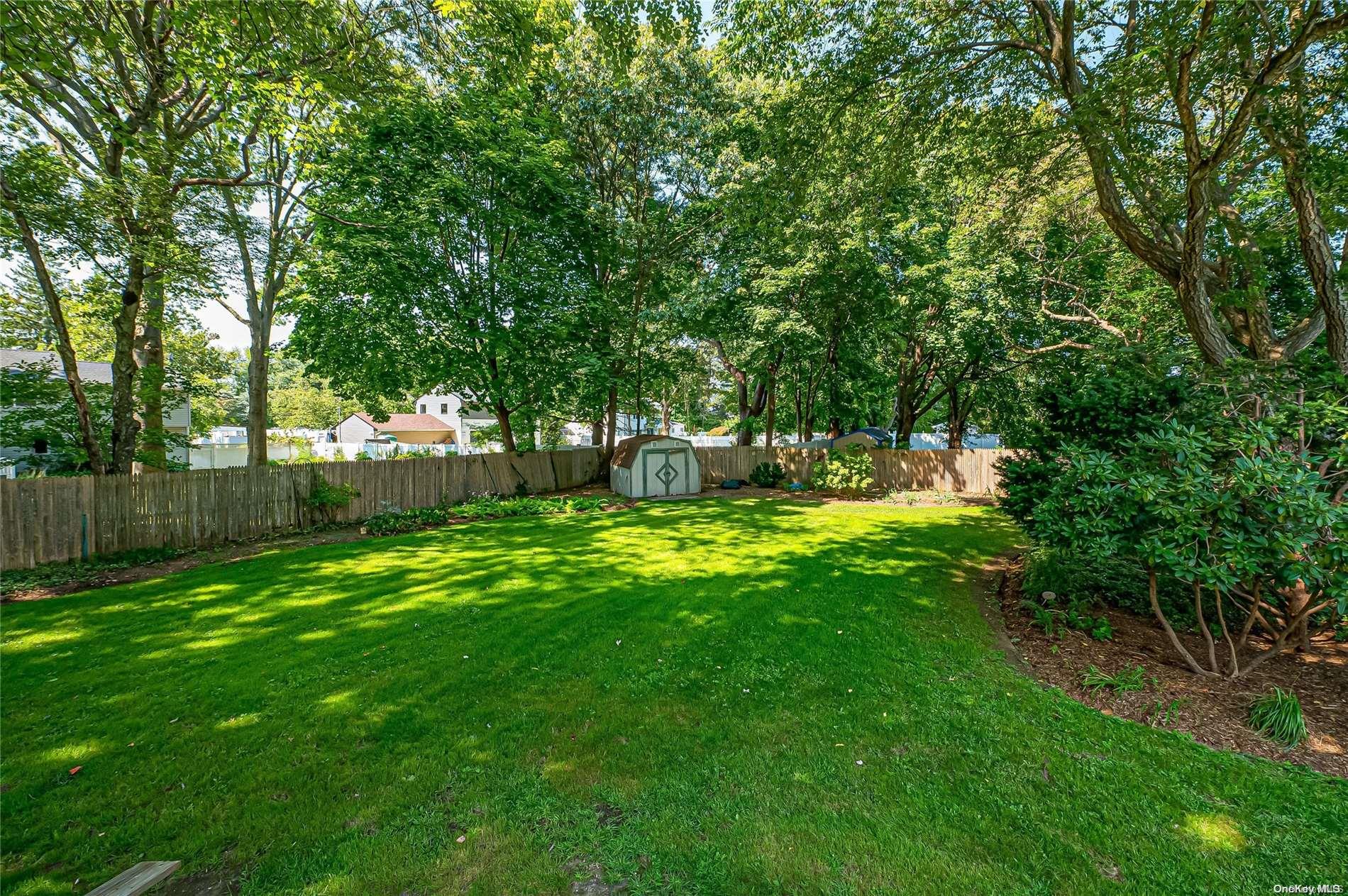 4 Greg Lane, East Northport, New York image 3