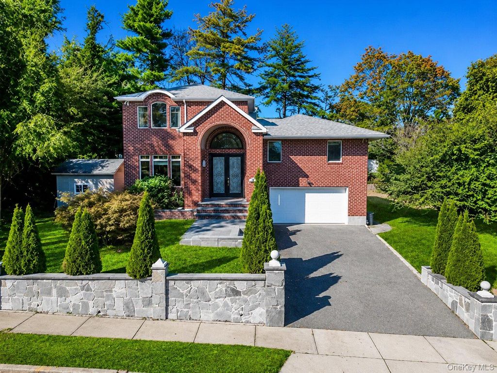 Photo of 300 Ellen Place, Jericho, NY 11753 (MLS # 1019773)