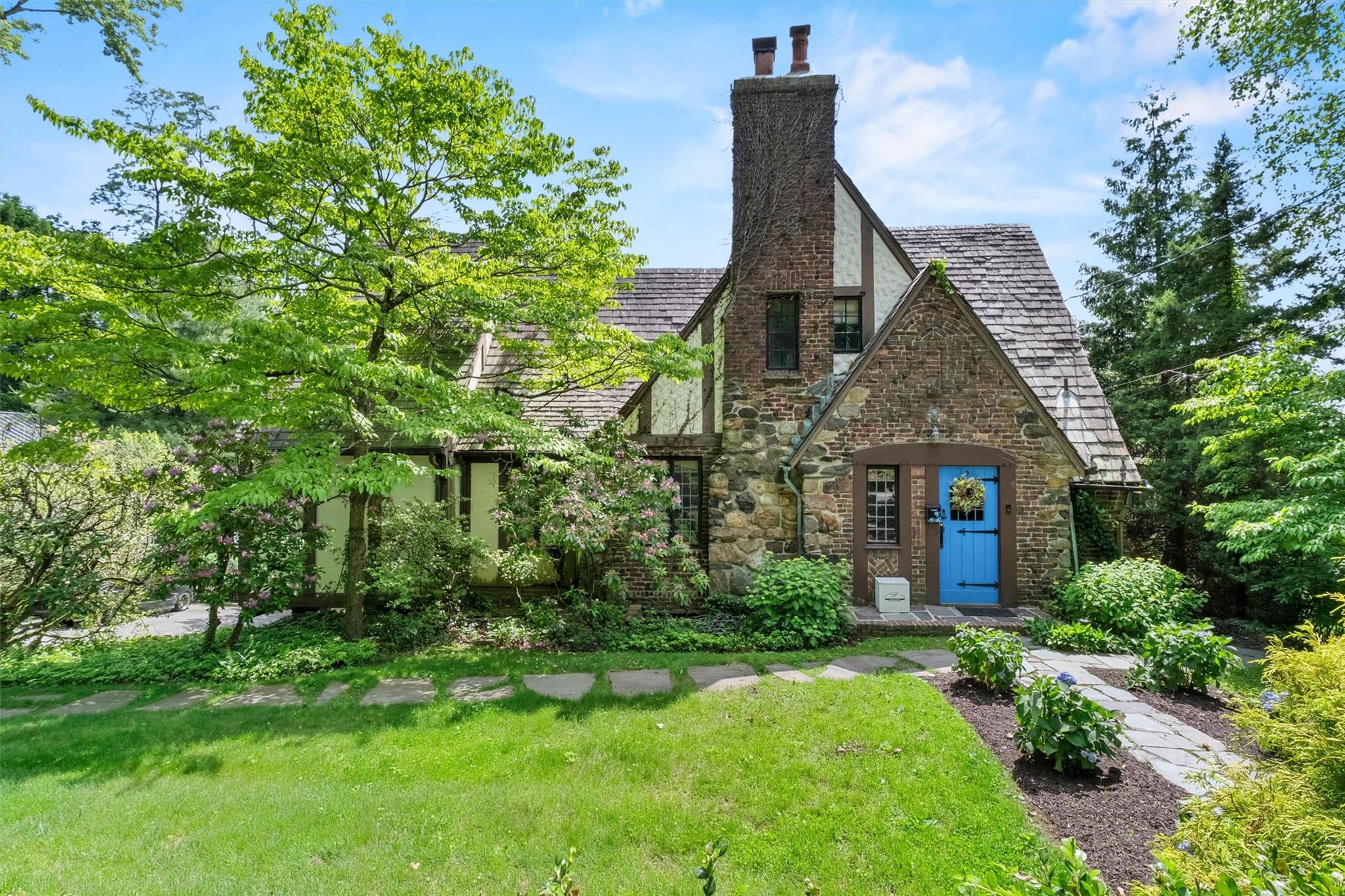 Property for Sale at Lexington Drive, Croton-On-Hudson, New York - Bedrooms: 3 
Bathrooms: 3 
Rooms: 7  - $1,325,000