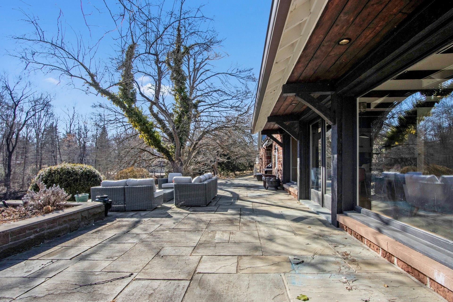374 S Mountain Road, New City, New York image 3