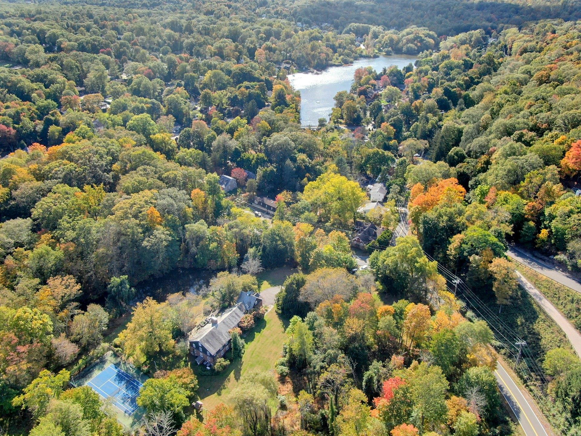 374 S Mountain Road, New City, New York image 1