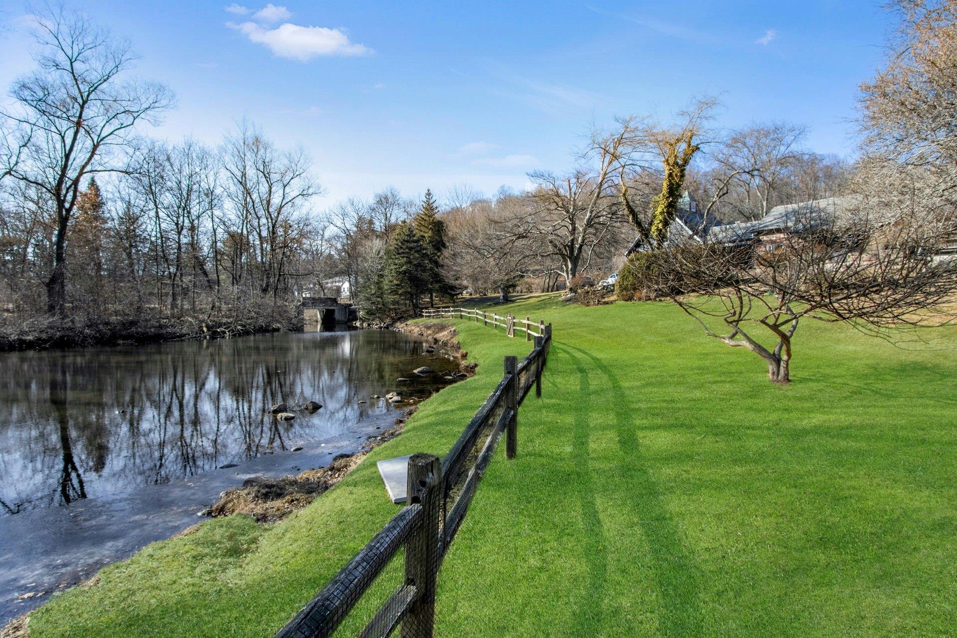 374 S Mountain Road, New City, New York image 2