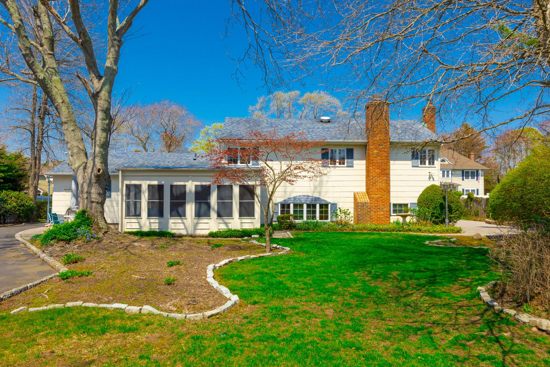 8 Flower Hill Lane, Bay Shore, New York image 22
