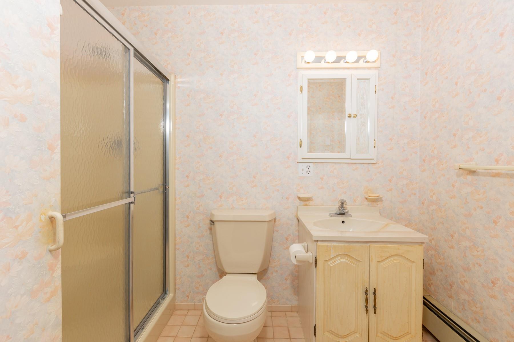 8 Flower Hill Lane, Bay Shore, New York image 12