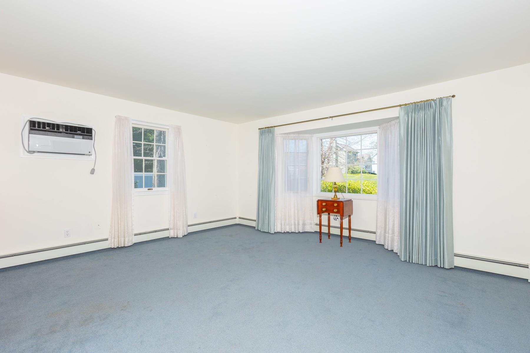 8 Flower Hill Lane, Bay Shore, New York image 6