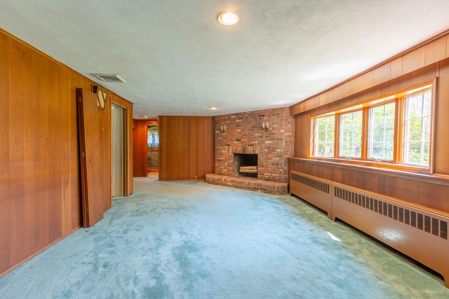8 Flower Hill Lane, Bay Shore, New York image 8