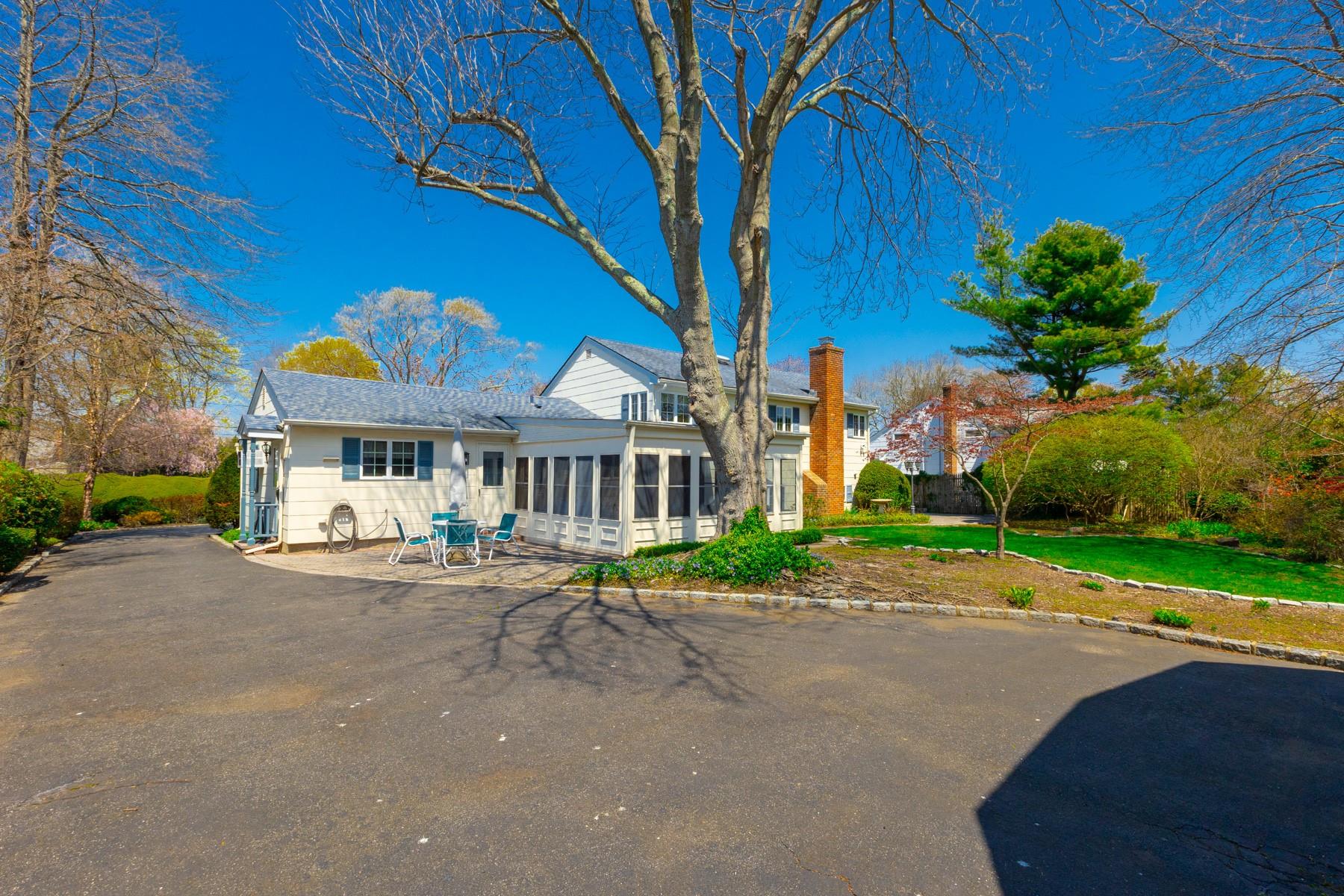 8 Flower Hill Lane, Bay Shore, New York image 21