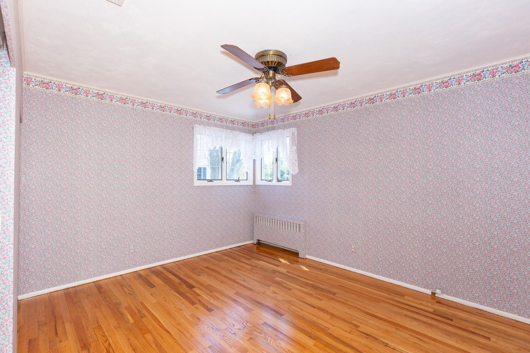 8 Flower Hill Lane, Bay Shore, New York image 11